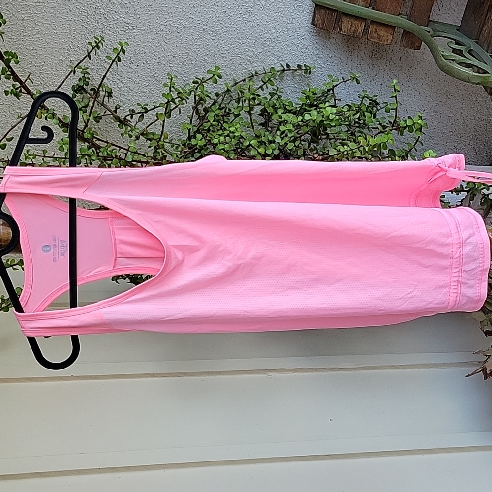 Old Navy sports. Size M. Pink. Good condition
